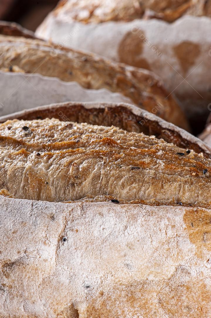 Pão naturalmente fermentado com crosta dura