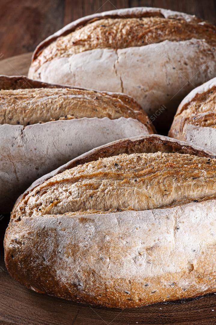 Pão naturalmente fermentado com crosta dura