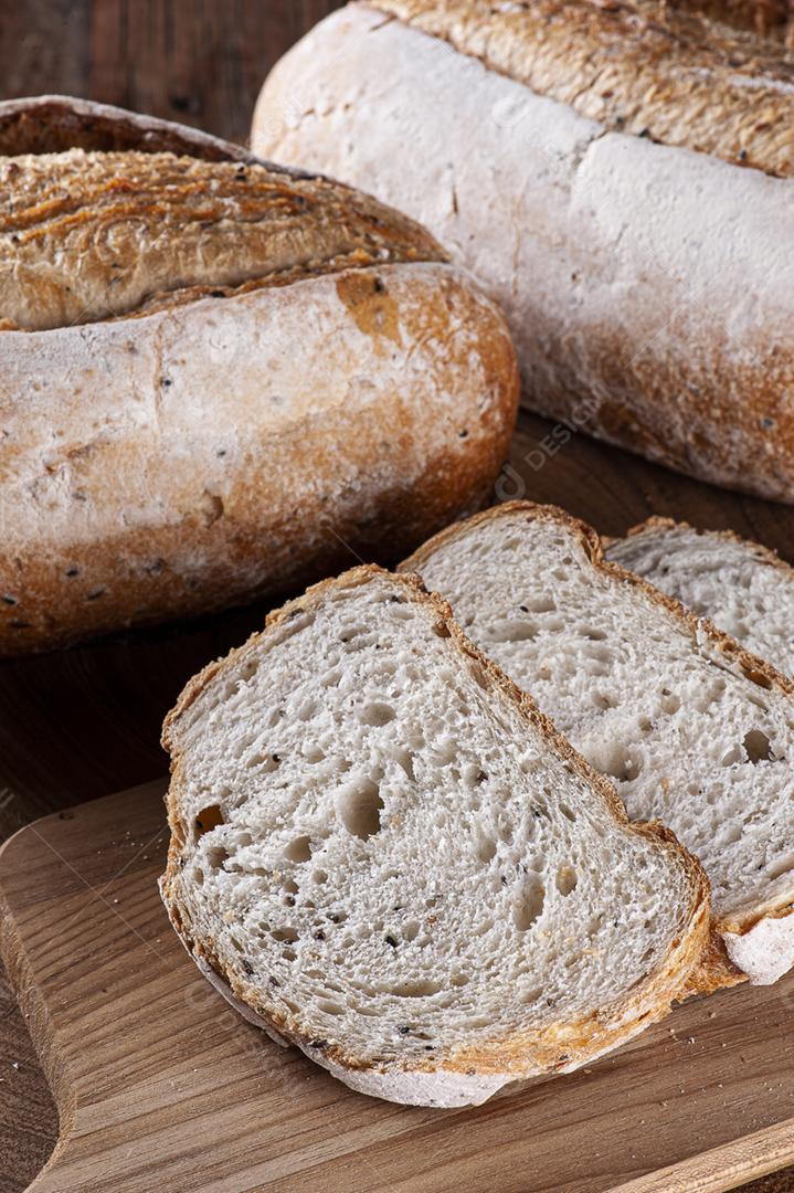 Pão naturalmente fermentado com crosta dura