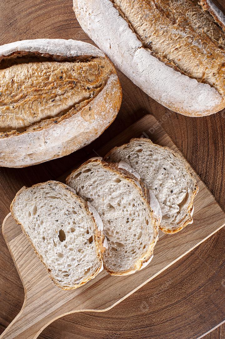 Pão naturalmente fermentado com crosta dura