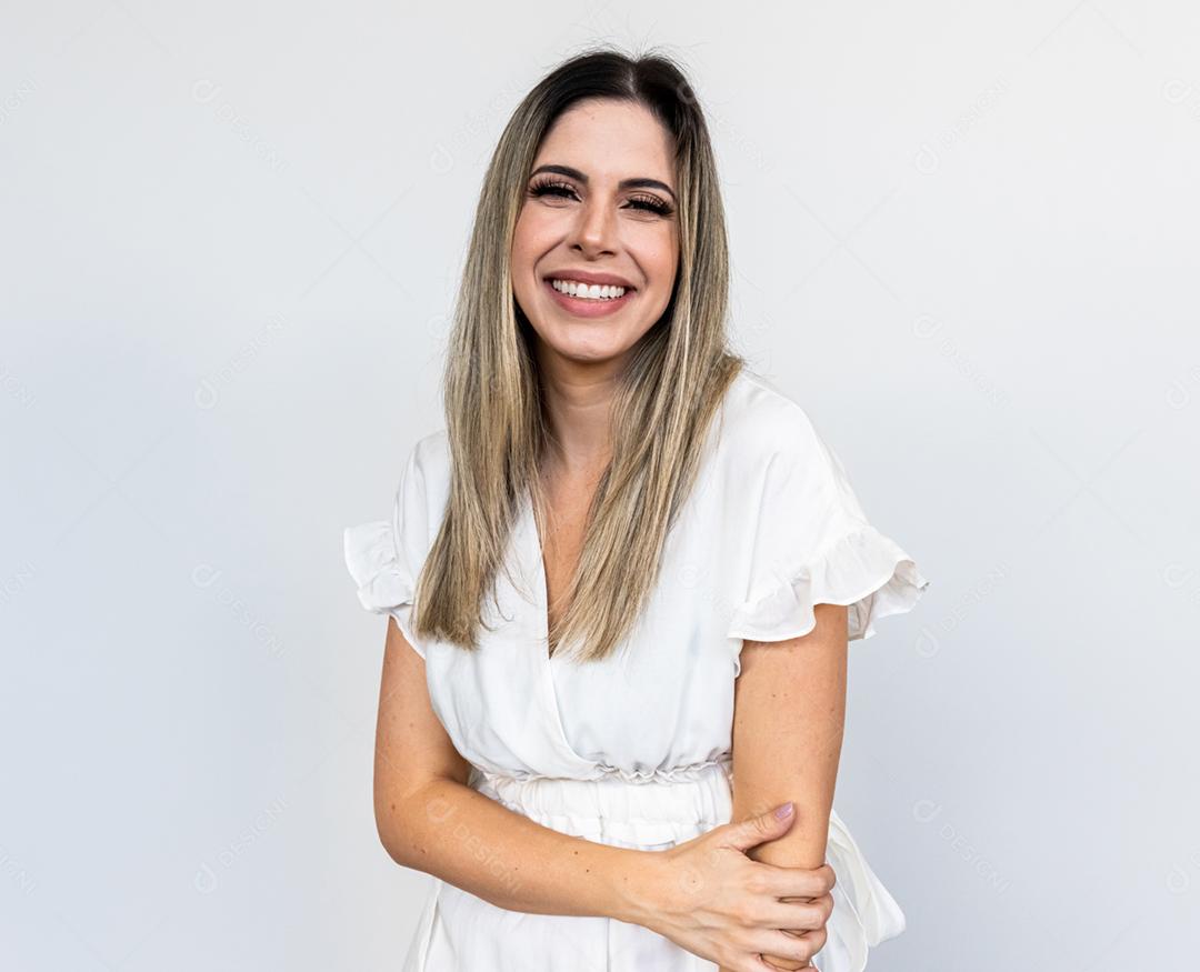 Retrato de cabelo loiro de mulher bonita Latina, modelo feminino de senhora bonita.