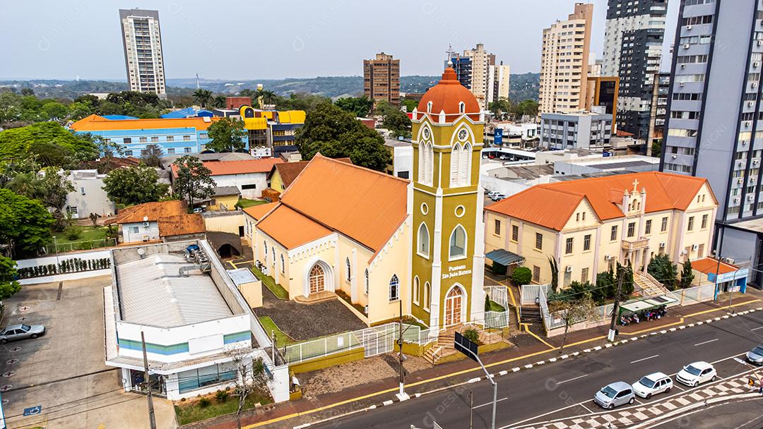 Paróquia São João Batista, igreja católica no centro de Foz