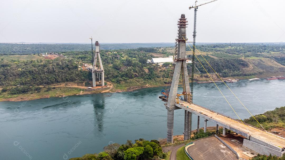 Ponte na área da tríplice fronteira entre Paraguai, Argentina e Brasil