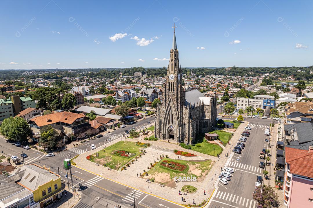 Vista aérea de Canela, Rio Grande do Sul, Brasil. Igreja Matriz de Nossa Senhora de Lourdes.