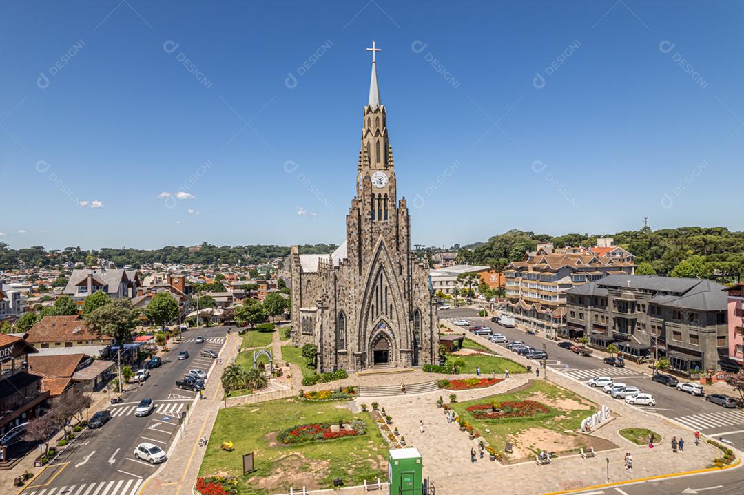 Vista aérea de Canela, Rio Grande do Sul, Brasil. Igreja Matriz de Nossa Senhora de Lourdes.