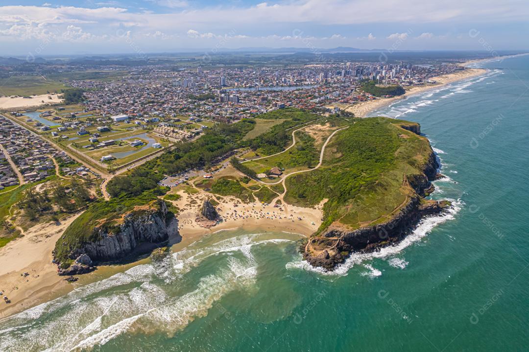 Vista aérea praia da Guarita Torres, Rio Grande do Sul, Brasil. Cidade litorânea no sul do Brasil.
