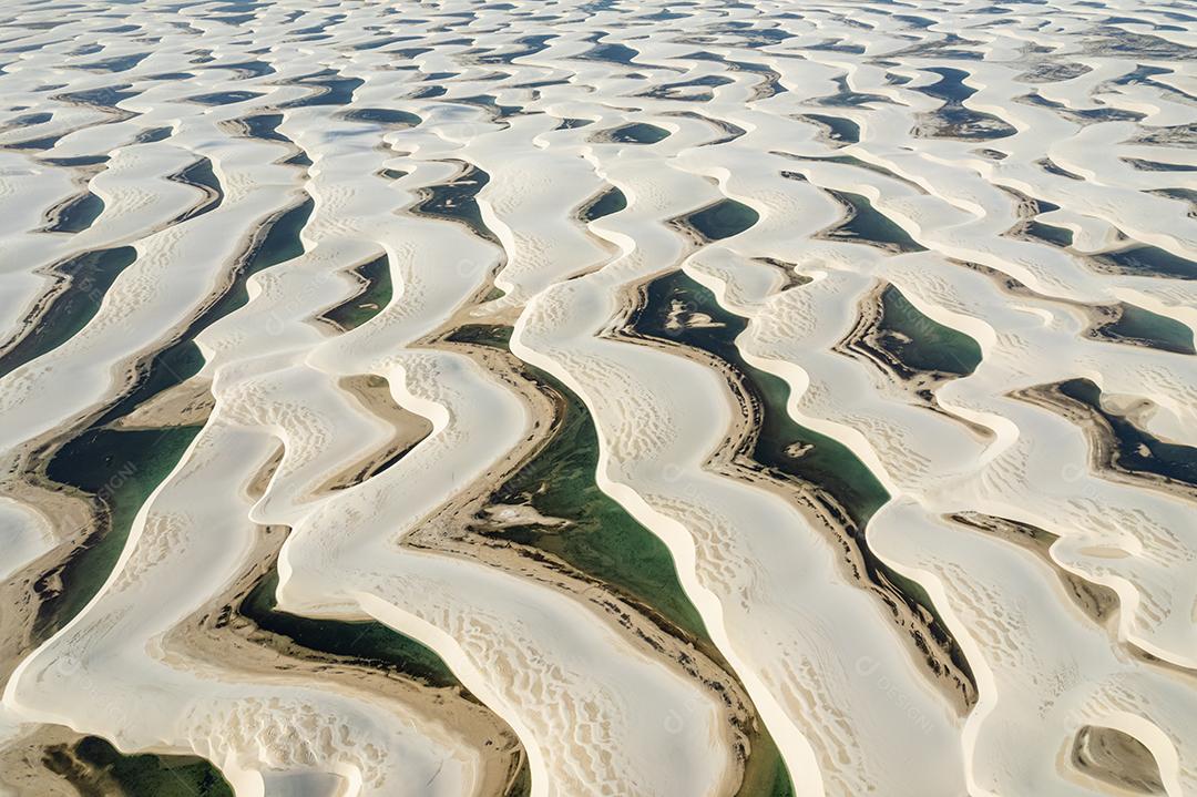 Parque Nacional dos Lençóis Maranhenses. Dunas e lagos de águas pluviais