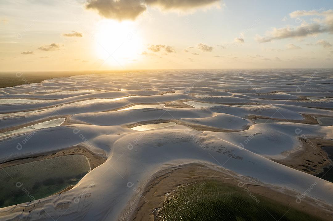 Parque Nacional dos Lençóis Maranhenses. Dunas e lagos de águas pluviais