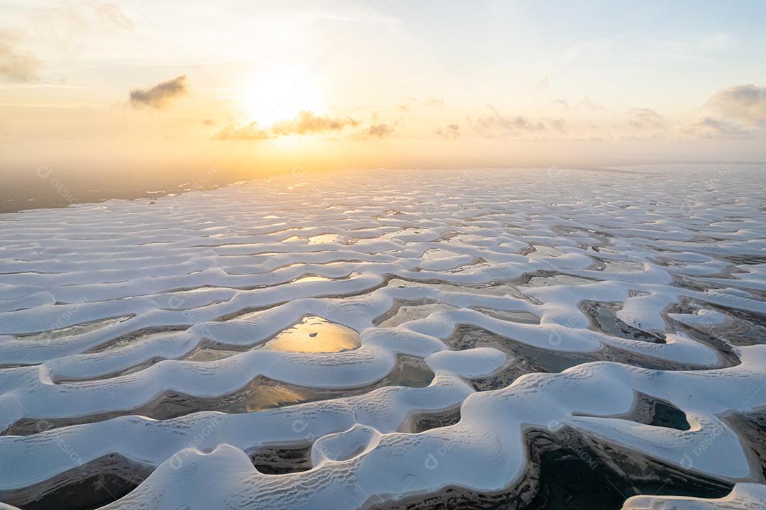 Parque Nacional dos Lençóis Maranhenses. Dunas e lagos de águas pluviais