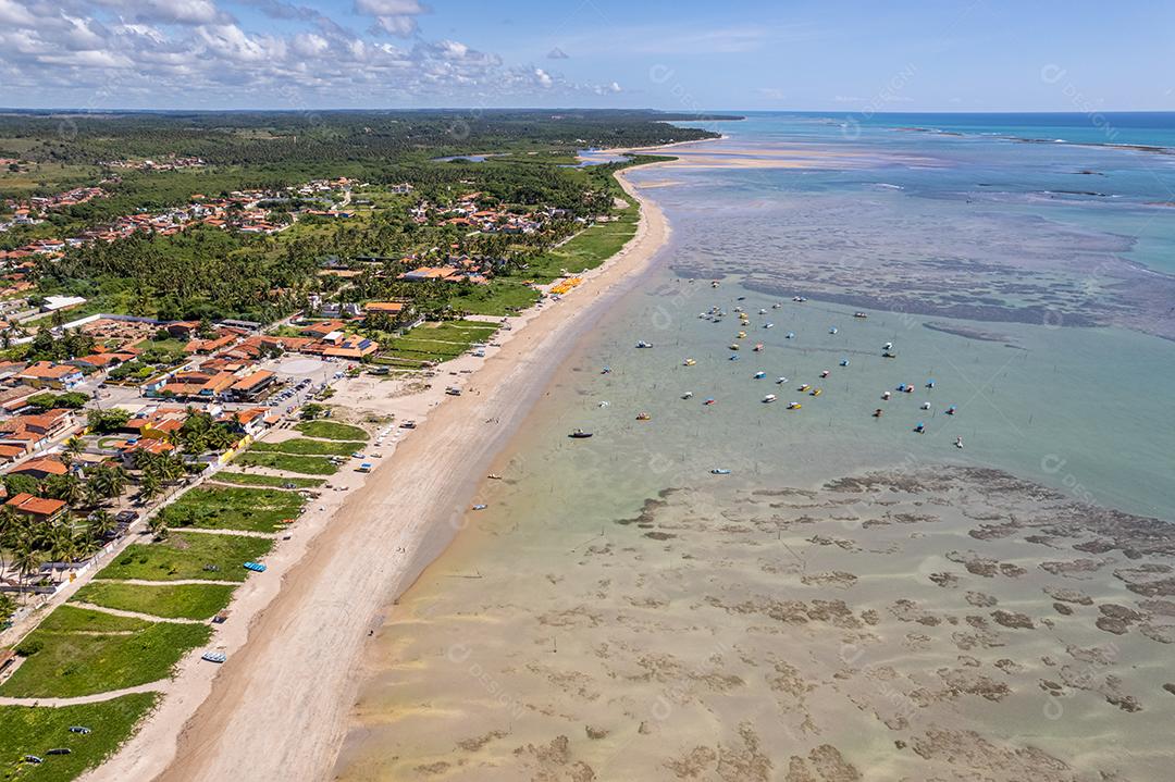 Vista aérea da praia São Miguel dos Milagres, Alagoas, Brasil.