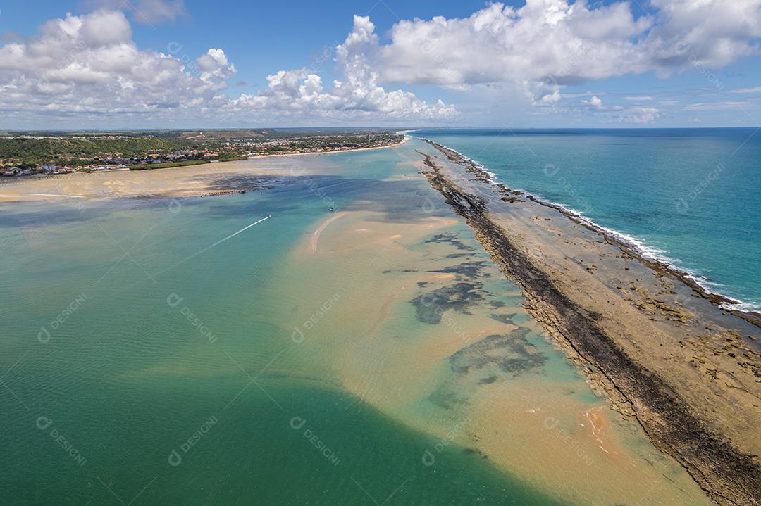 Vista aérea da Praia do Gunga ou Praia do Gunga, com sua clara