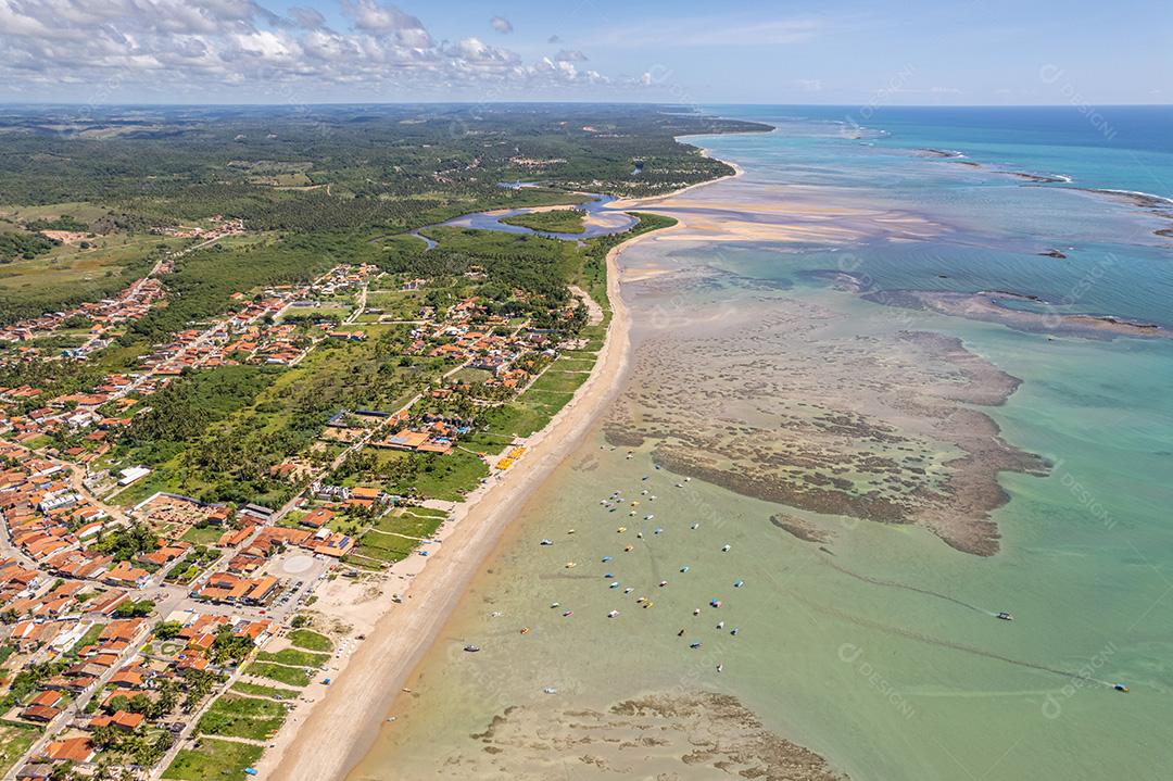 Vista aérea da praia São Miguel dos Milagres, Alagoas, Brasil.