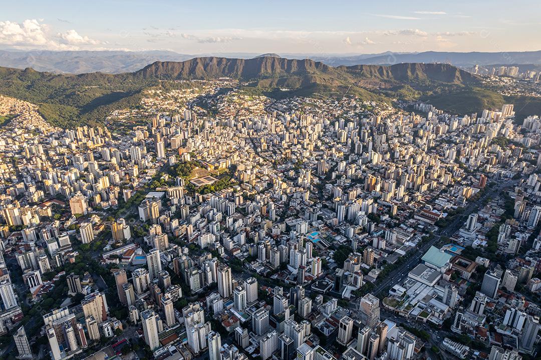 Vista aérea da cidade de Belo Horizonte, em Minas Gerais, Brasil