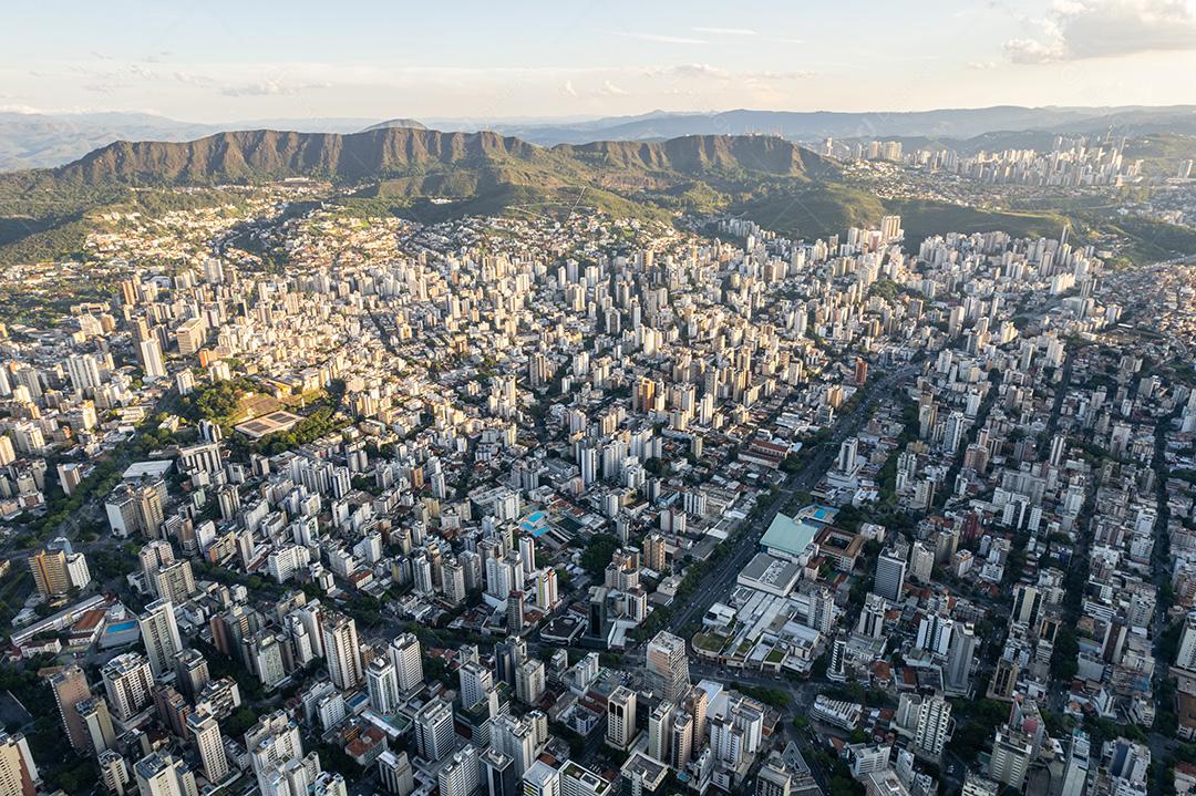 Vista aérea da cidade de Belo Horizonte, em Minas Gerais, Brasil