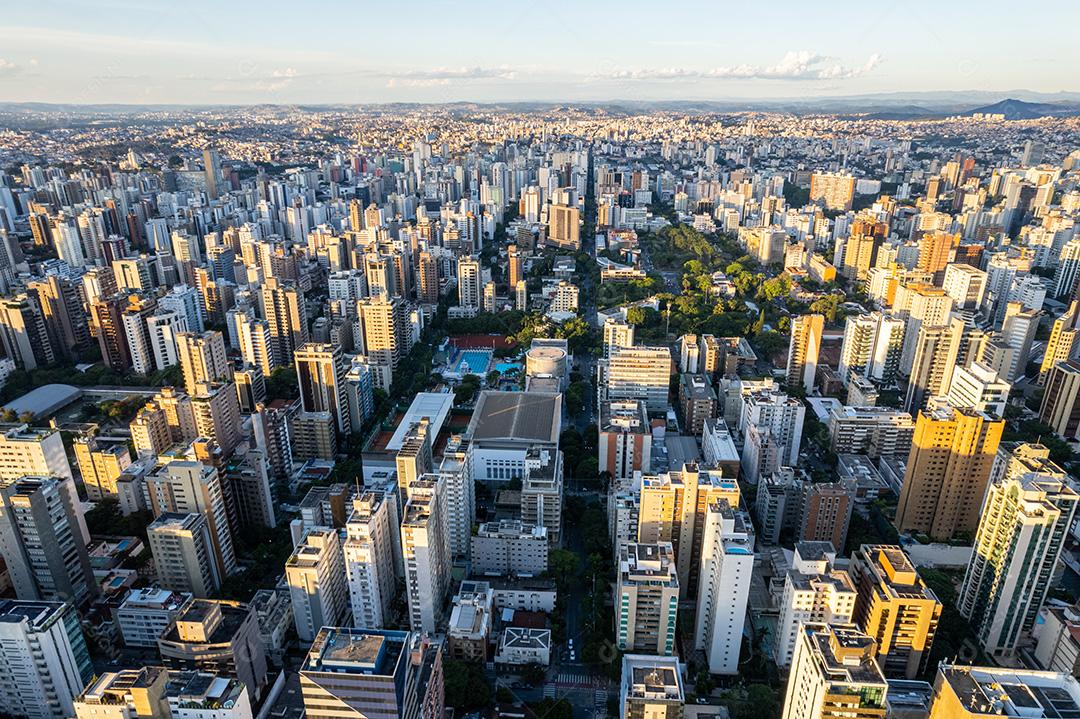 Vista aérea da cidade de Belo Horizonte à noite, Minas Gerais