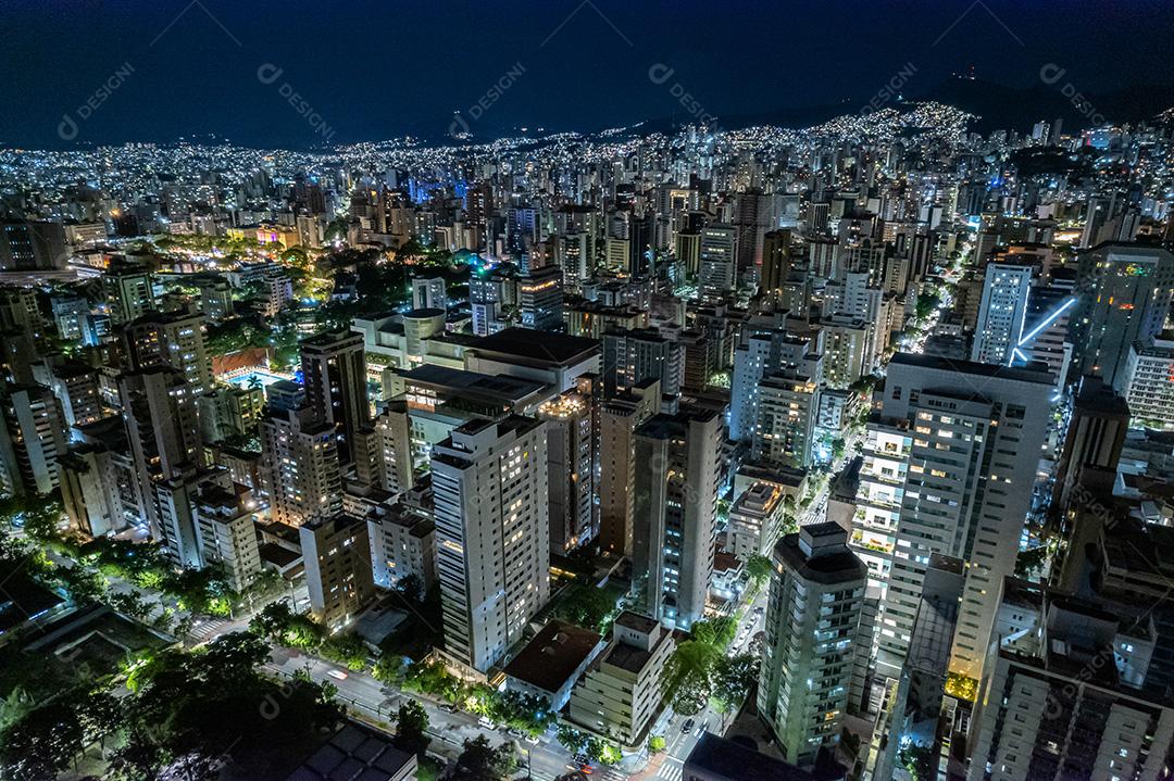 Vista aérea da cidade de Belo Horizonte à noite, Minas Gerais