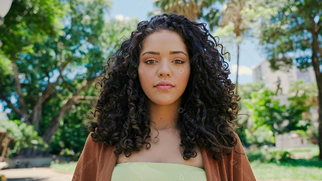 Jovem mulher latina. Linda garota brasileira.