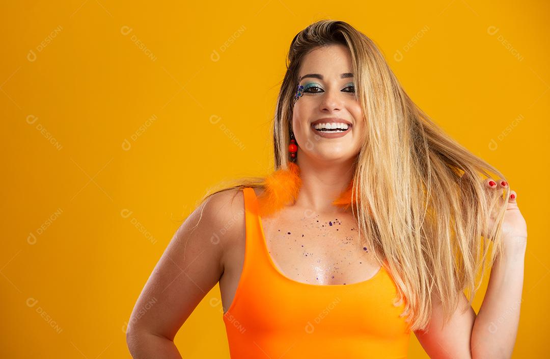 Carnaval Maquiagem para celebrar o Carnaval do Brasil. Tendência de maquiagem e acessórios para o carnaval.