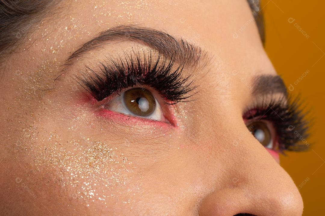 Carnaval Maquiagem para celebrar o Carnaval do Brasil. Tendência de maquiagem