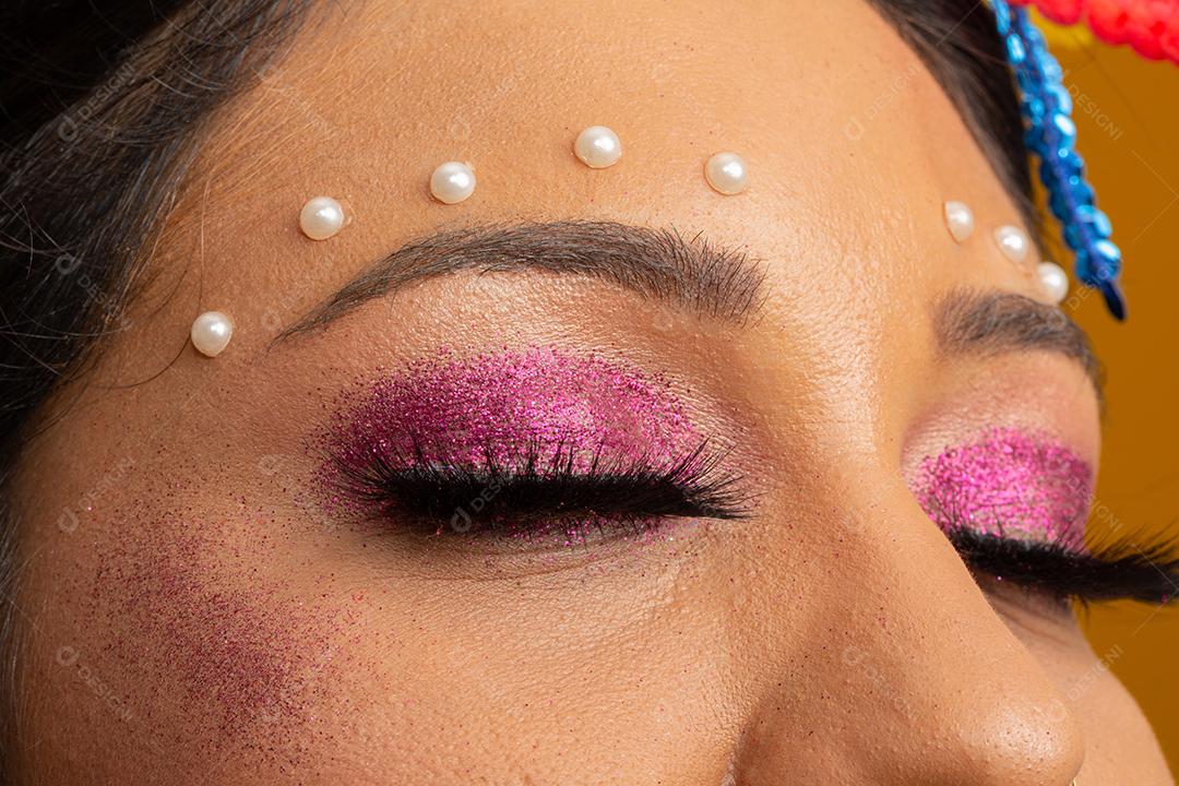 Carnaval Maquiagem para celebrar o Carnaval do Brasil. Tendência de maquiagem