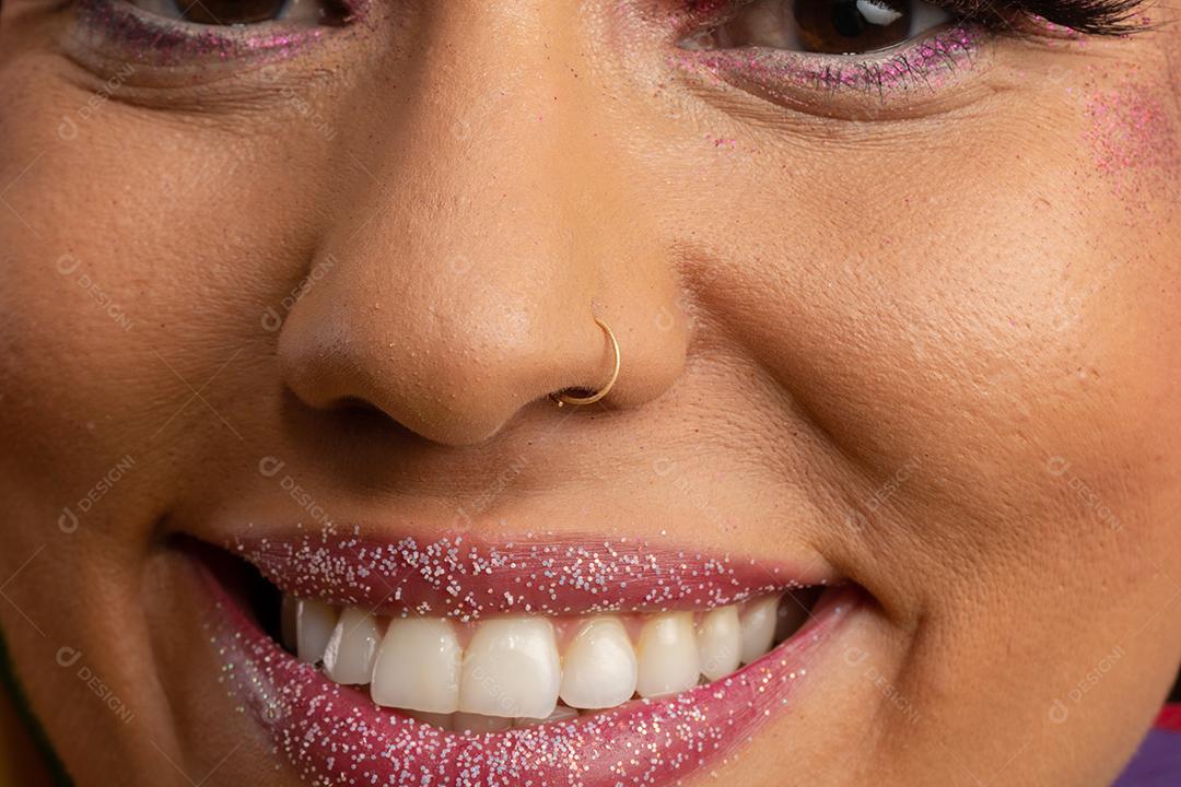 Carnaval Maquiagem para celebrar o Carnaval do Brasil. Tendência de maquiagem