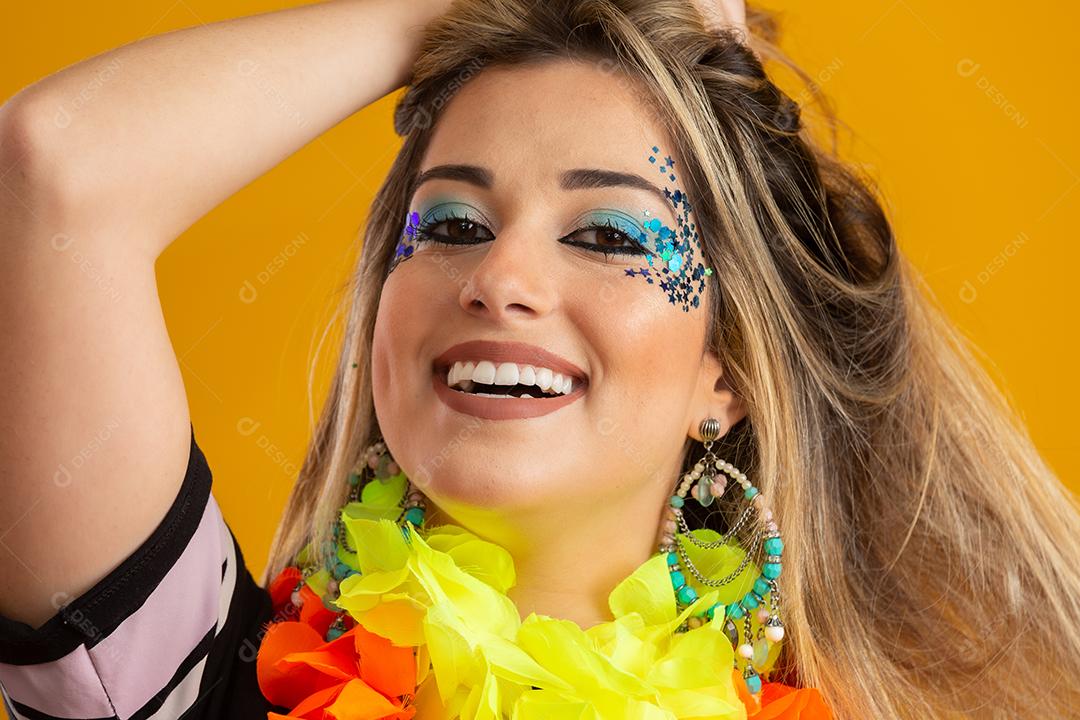 Carnaval Maquiagem para celebrar o Carnaval do Brasil. Tendência de maquiagem