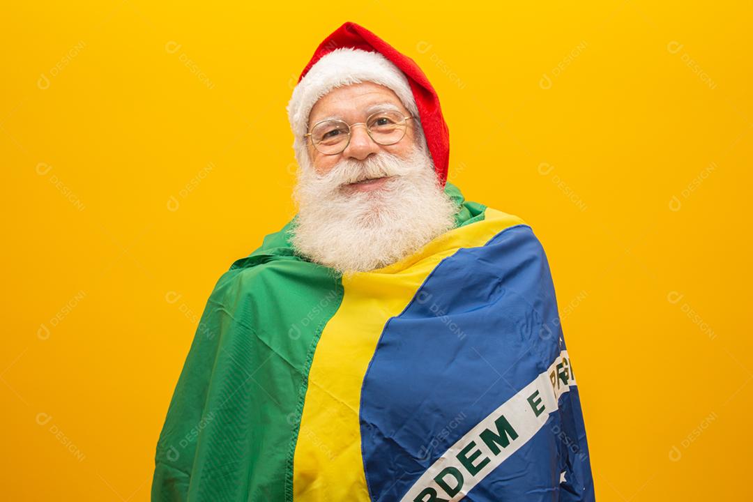 Papai Noel é fã do Brasil. Papai Noel torcedor da seleção brasileira. Campeonato esportivo