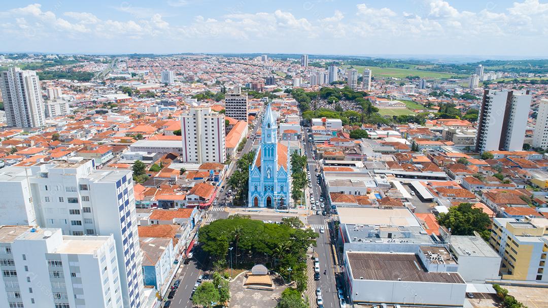 Vista aérea da cidade de Franca, igreja