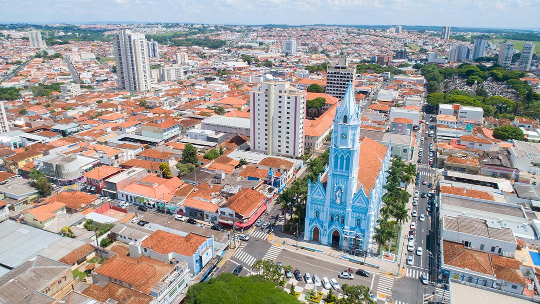 Vista aérea da cidade de Franca, igreja