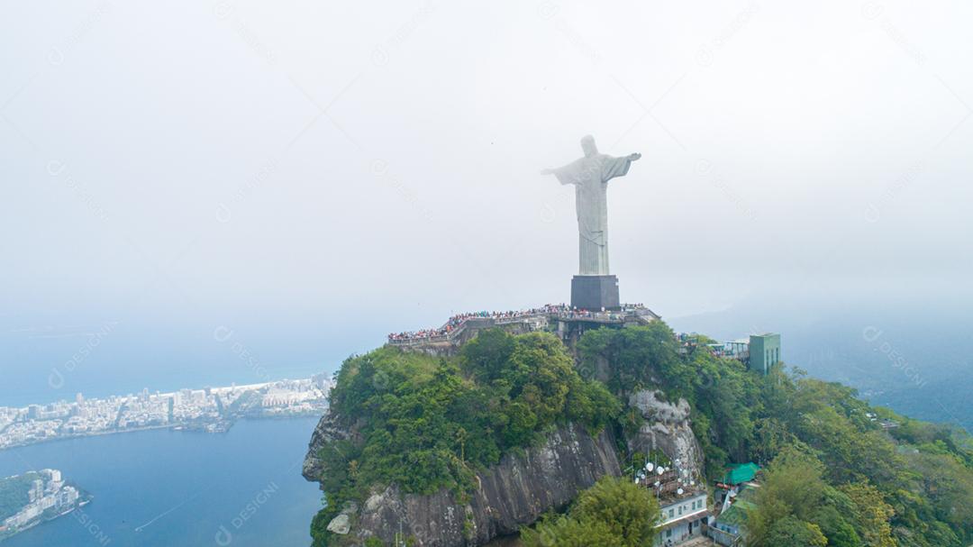 Vista aérea do Cristo Redentor, Cristo Redentor sobre a cidade do Rio de Janeiro, Brasil
