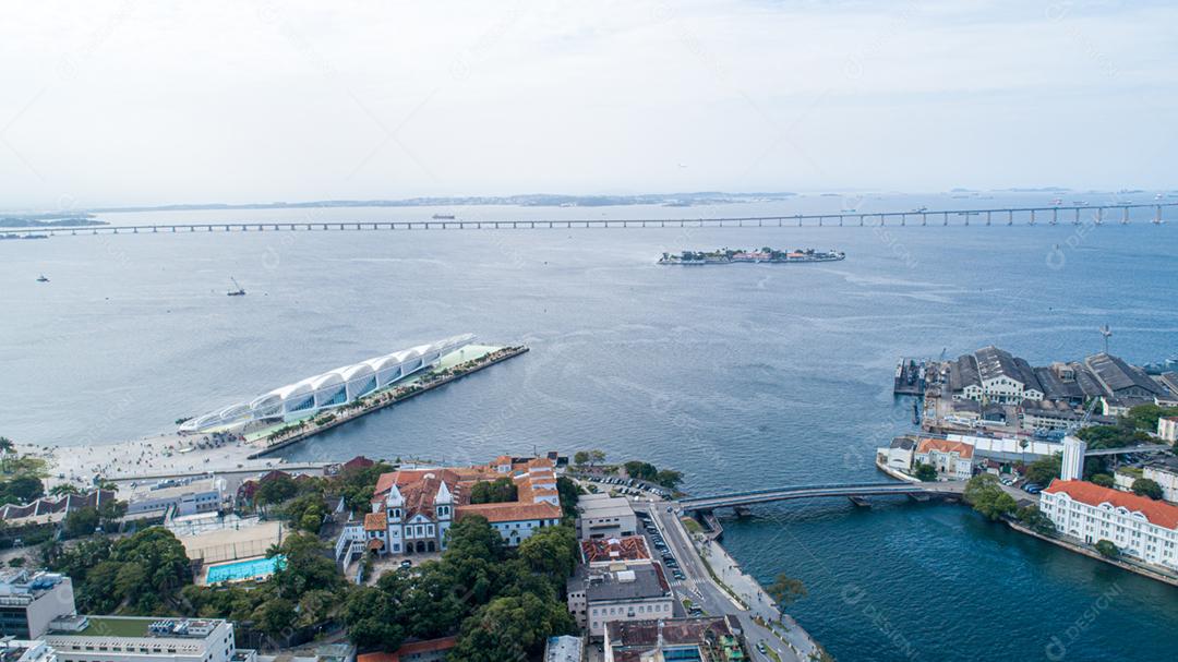 Vista aérea do Museu do Amanhã projetado pelo famoso arquiteto espanhol Santiago