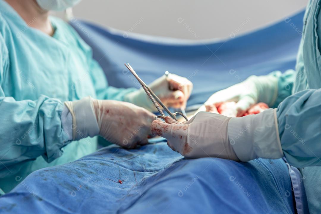 Cirugia em clinica hospital medicos