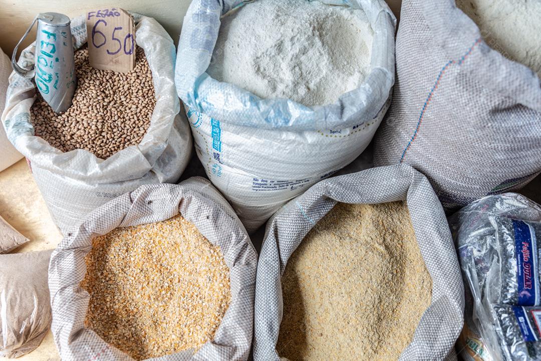 Casas de ração grãos milho triturado sal