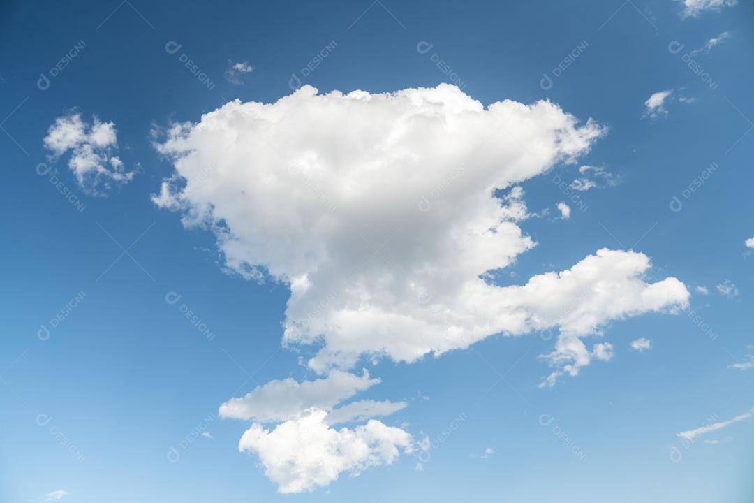 Nuvem branca céu azul