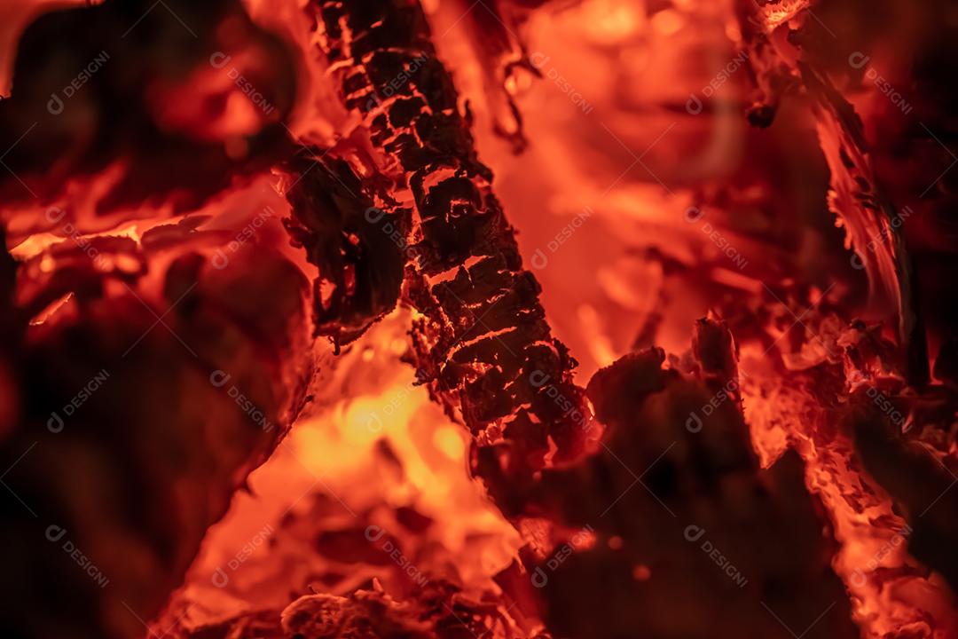 Fogão a lenha ligado