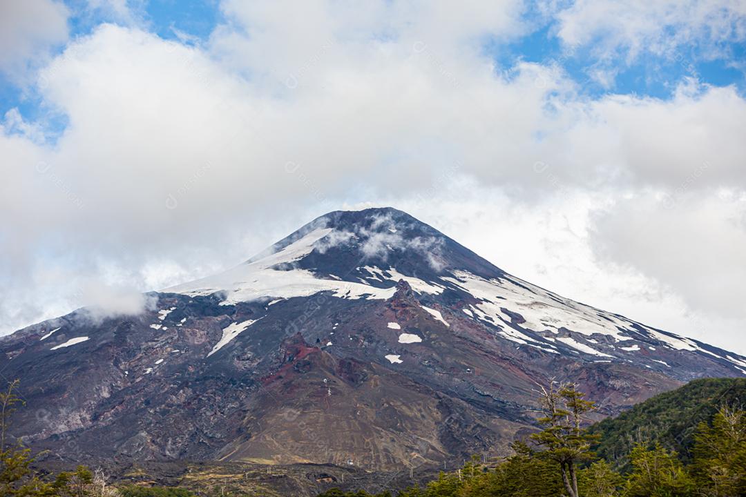 Vista para o Vulcão Villarrica, Pucón, Chile.