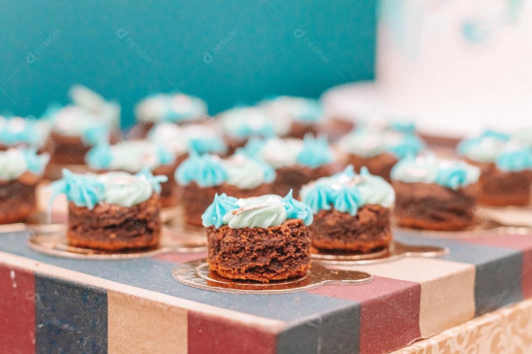 Bolinho comida doce confeitarias