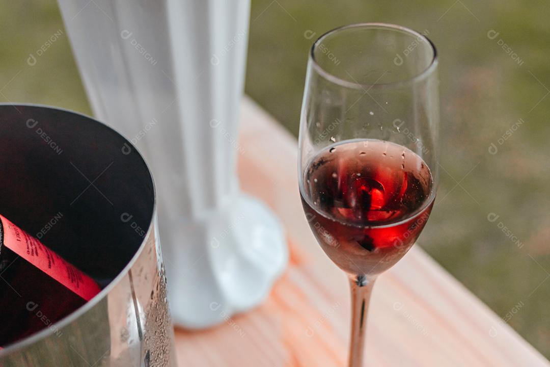 Garrafa de espumante bebida taça