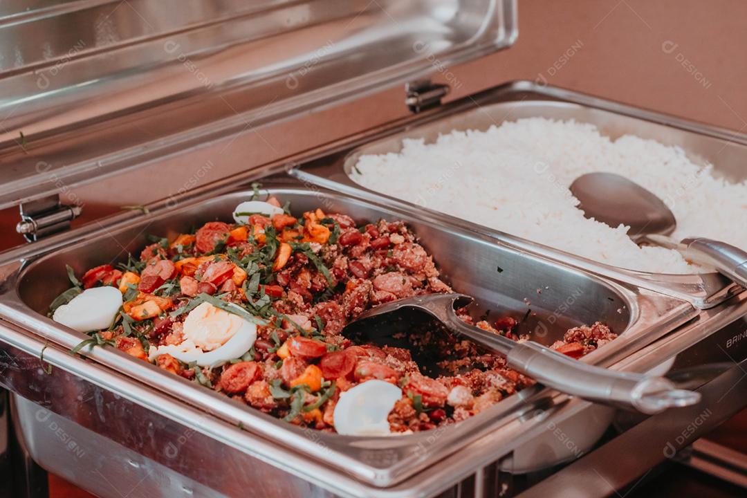 Fejão tropeiro comida tipica brasileira