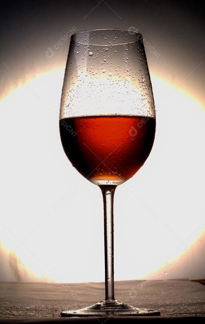 Bebida taça vinho branco sobre fundo isolado