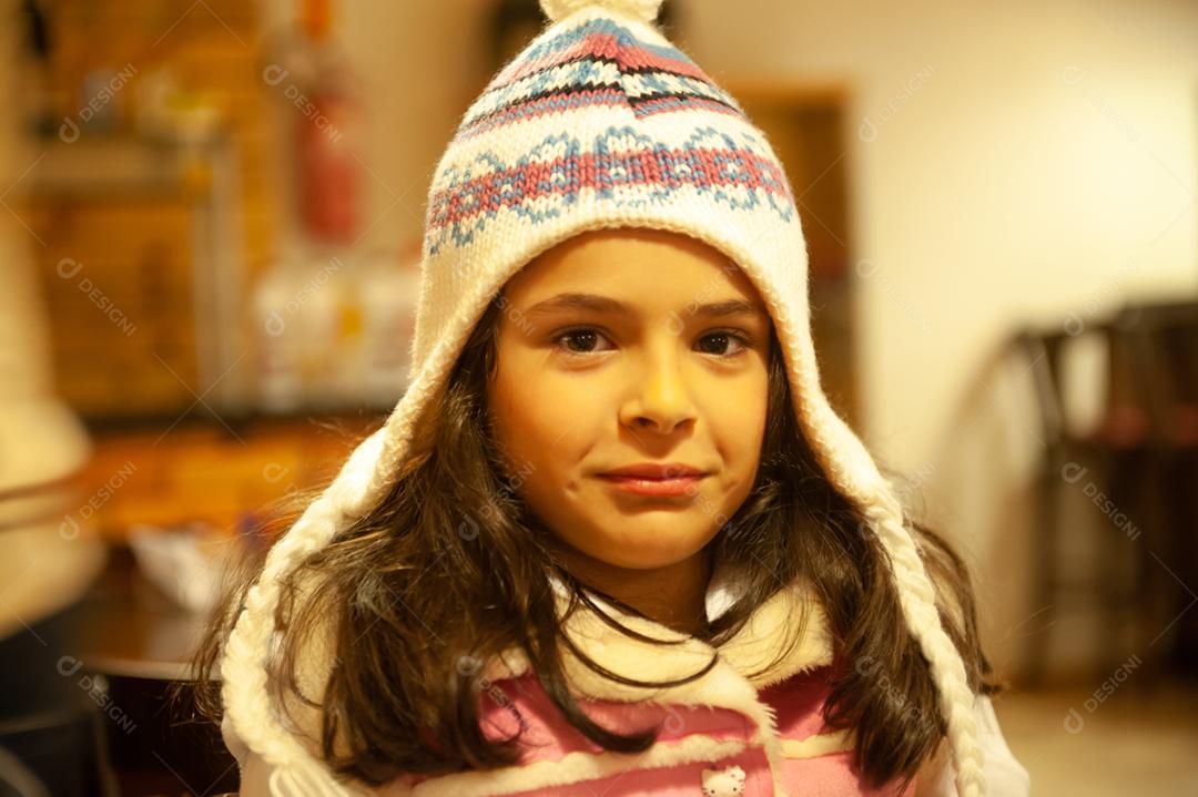 Lindo retrato de uma criança garota