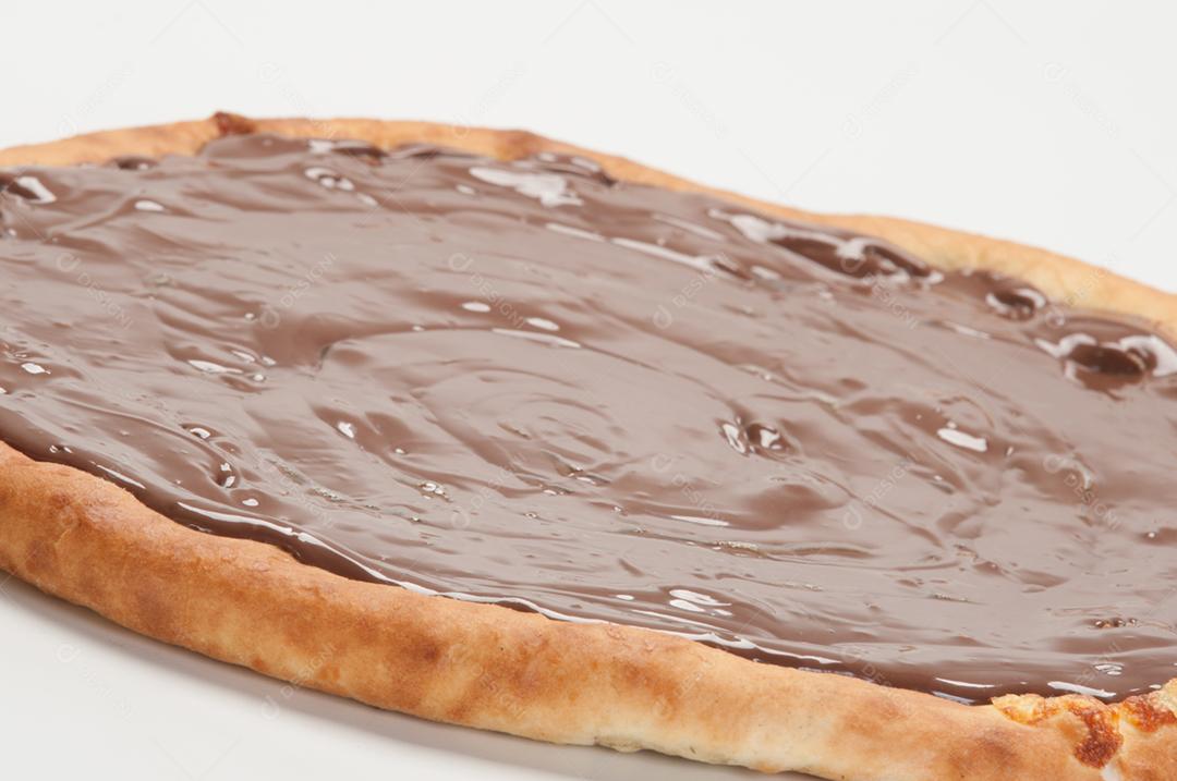 Comida pizza chocolate sobre fundo branco