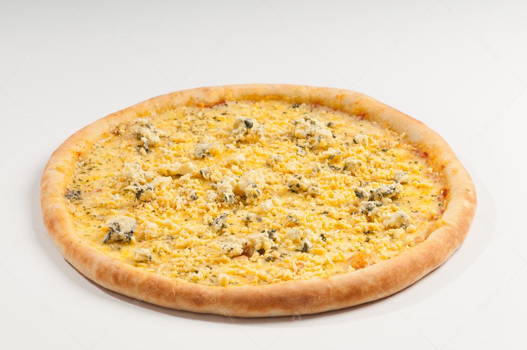 Comida pizza com recheio gostoso sobre fundo branco