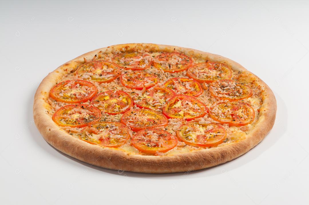 Comida Pizza Margherita sobre fundo branco