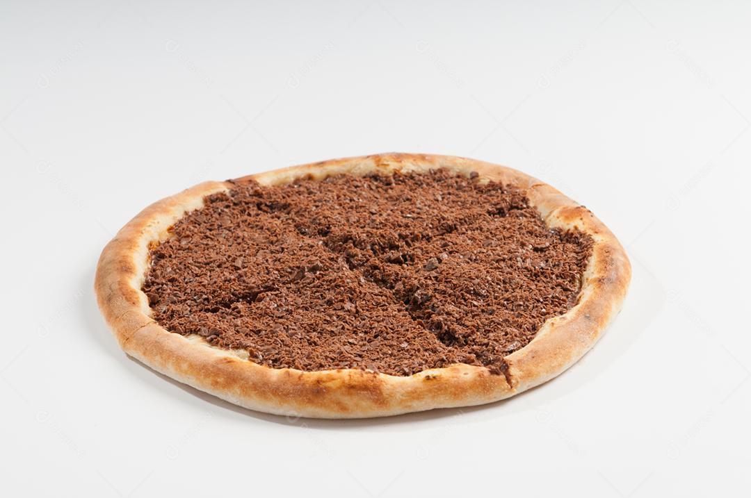 Comida pizza chocolate sobre fundo branco