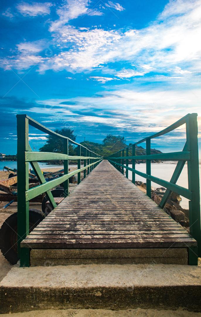 Paisagem ponte lago praia ilha passarela céu nublado