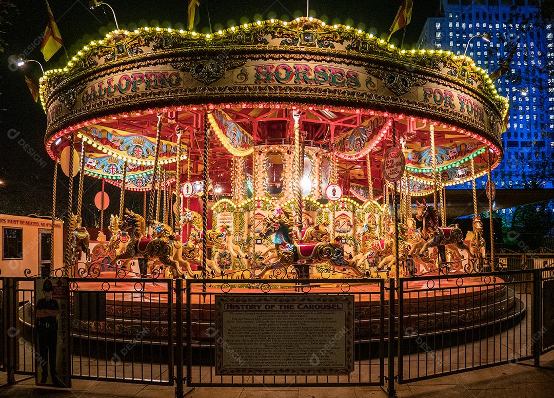 Vista de um carrossel vintage em Londres