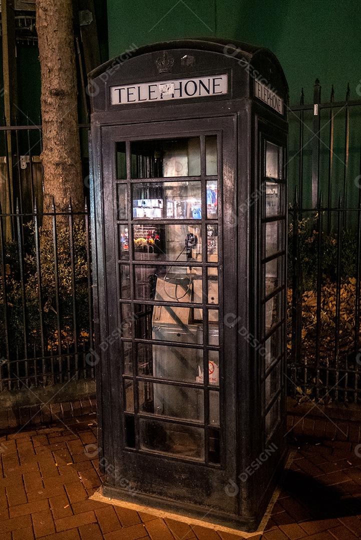 Vista do táxi telefônico nas ruas de Londres