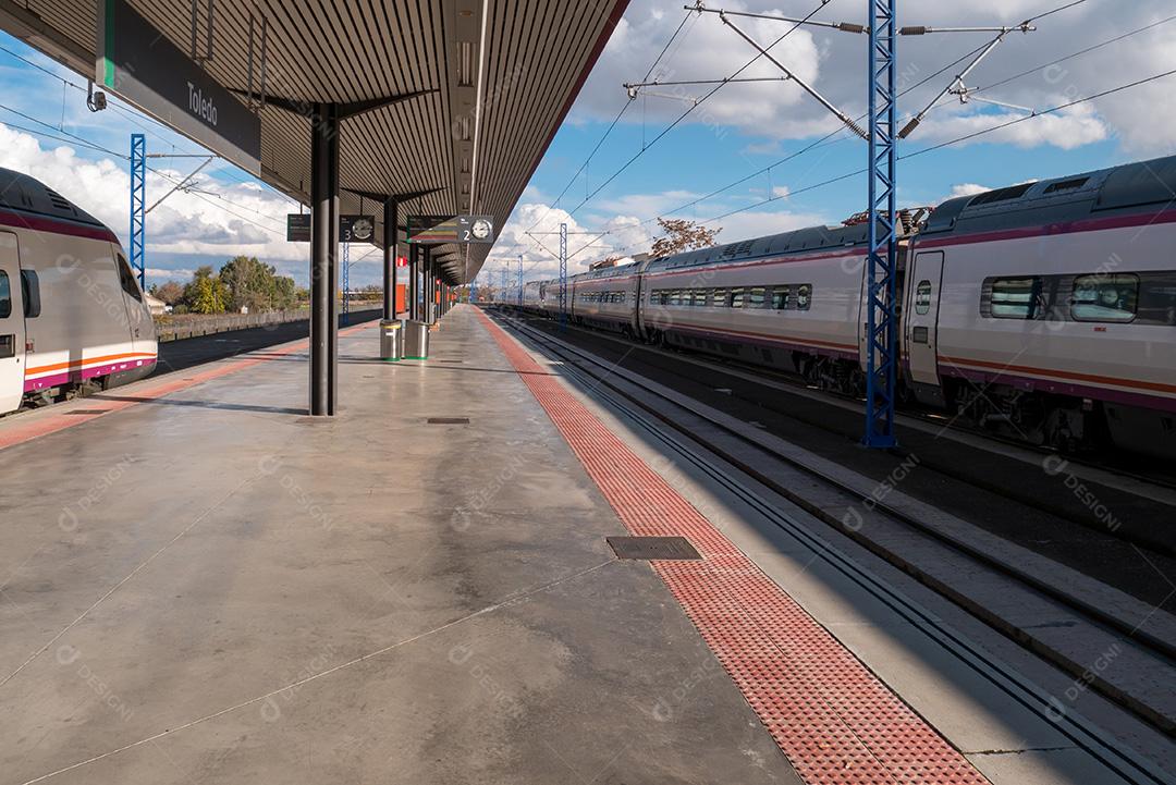 Vista da estação de trem na cidade de Toledo