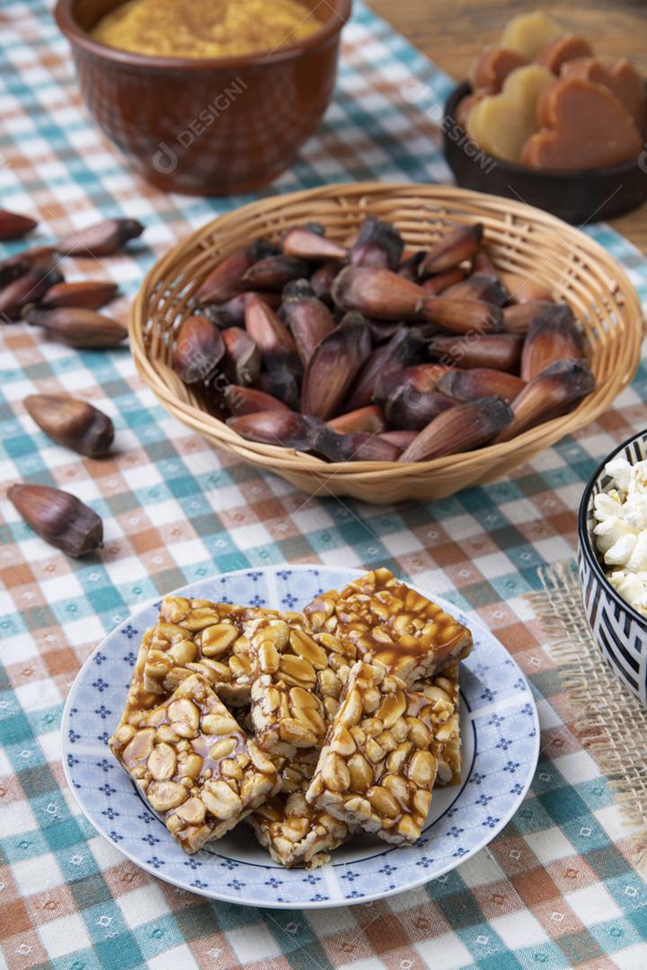 Comida típica do festival junino brasileiro. Festa Junina.
